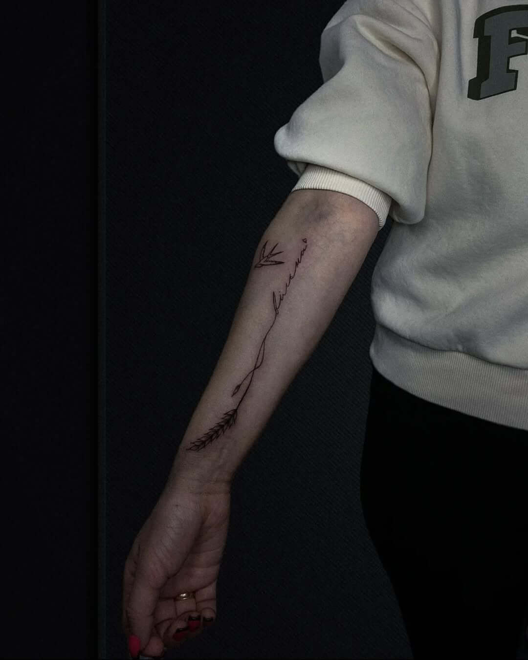 Художнє татуювання в стилі реалізм: Фотография авторского тату в студії Луцьк, выполненного по технологии реалізм с использованием чорного и кольорового тату, с элементами татуювання на руці и спині, для требовательных клієнтів в Волинській області