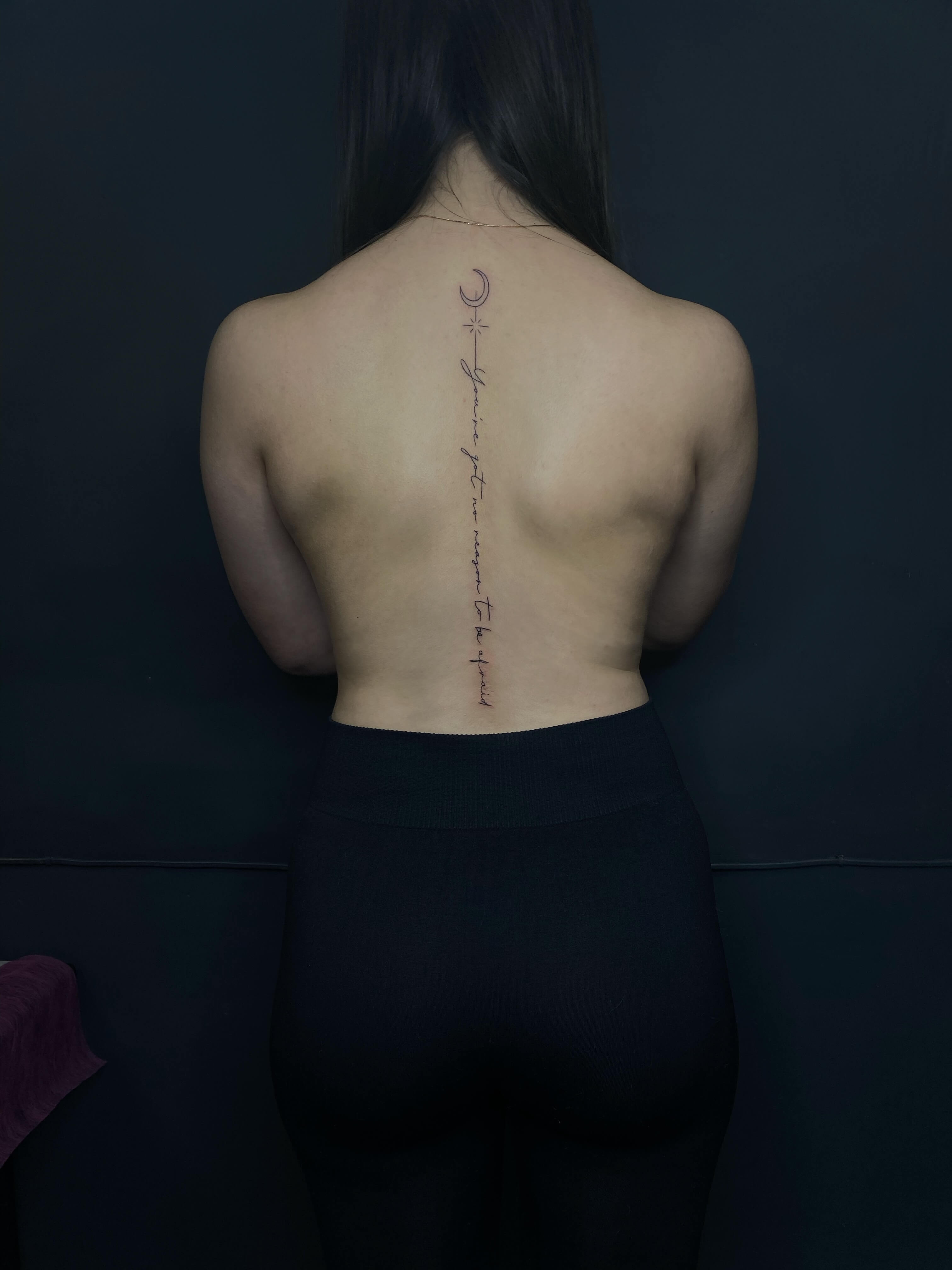 Чорне та кольорове тату – експериментальні рішення: Изображение современного татуювання, где сочетаются чорні контуры и яскраві кольори, выполненное в тату салоні Горохів, Луцьк, Украина, с элементами татуювання для жінок, чоловіків, татуювання олдскул и дотворк